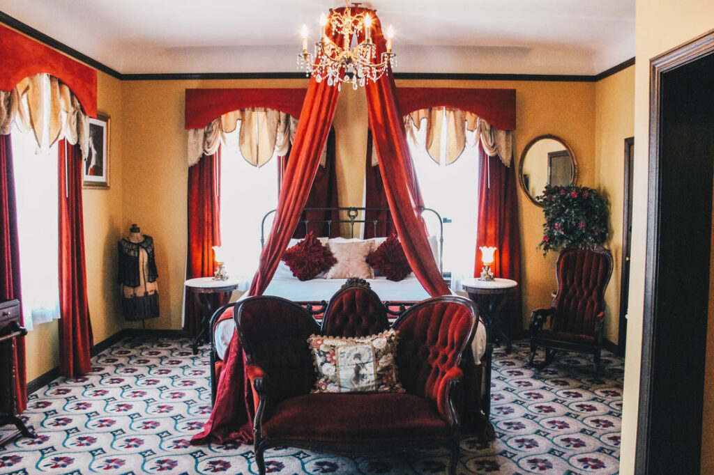 Lady in red suite at mizpah hotel