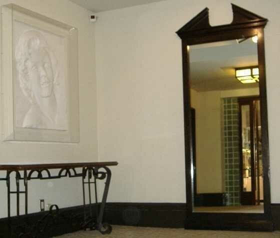 Marilyn Monroe ghost mirror at roosevelt hotel