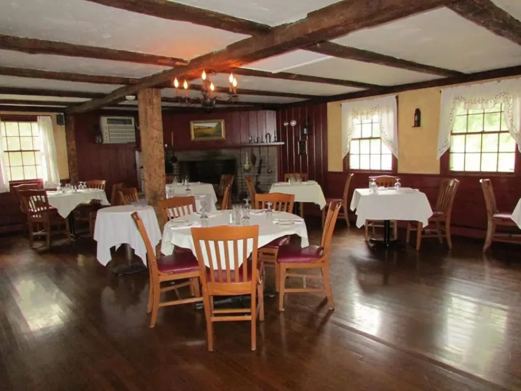 1754 house dining room