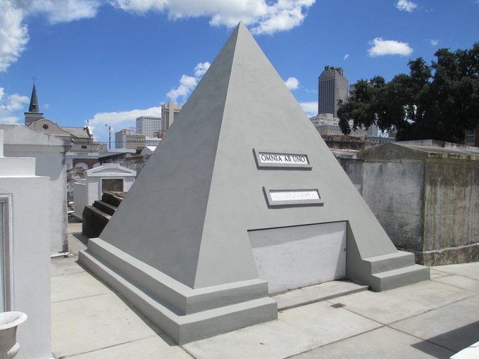 Nicolas Cage tomb St Louis Cemetery