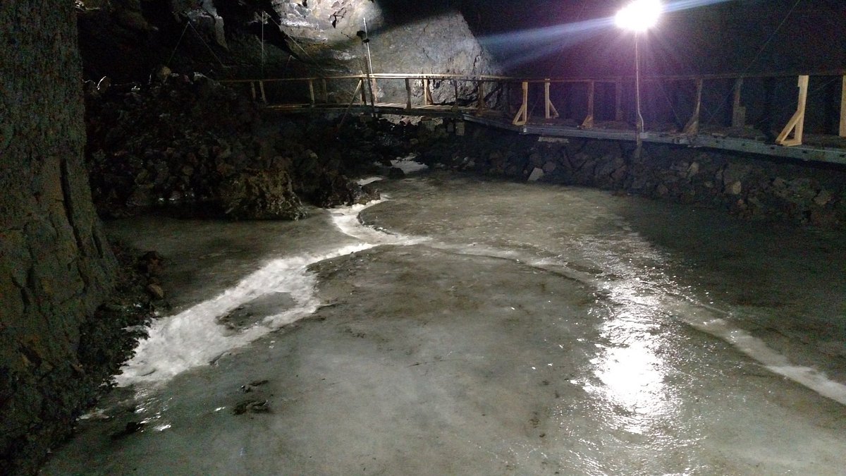 shoshone ice caves water flowing