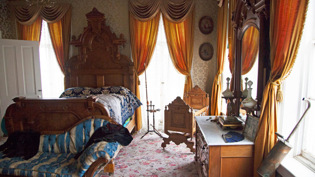 bedroom in mackay mansion