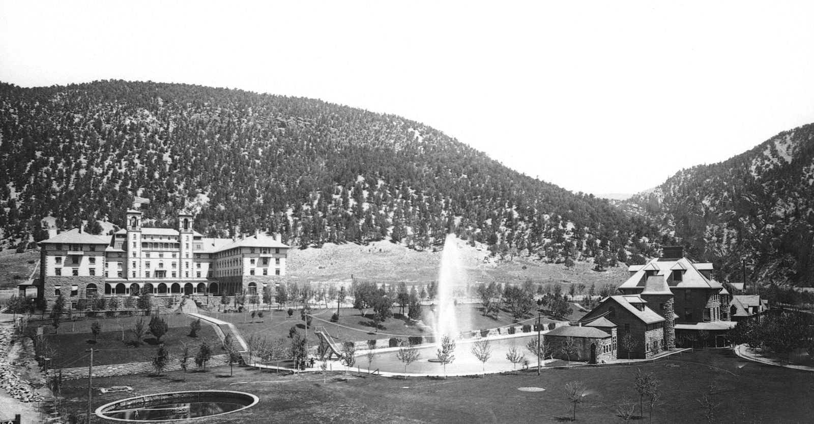 hotel colorado courtyard