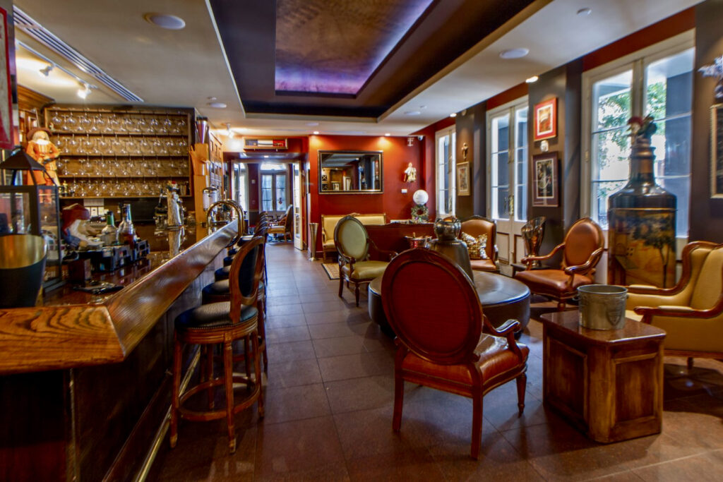 Patricks Bar Vin bar in mazarin hotel